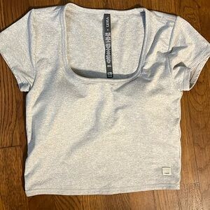 Vuori cropped padded tee